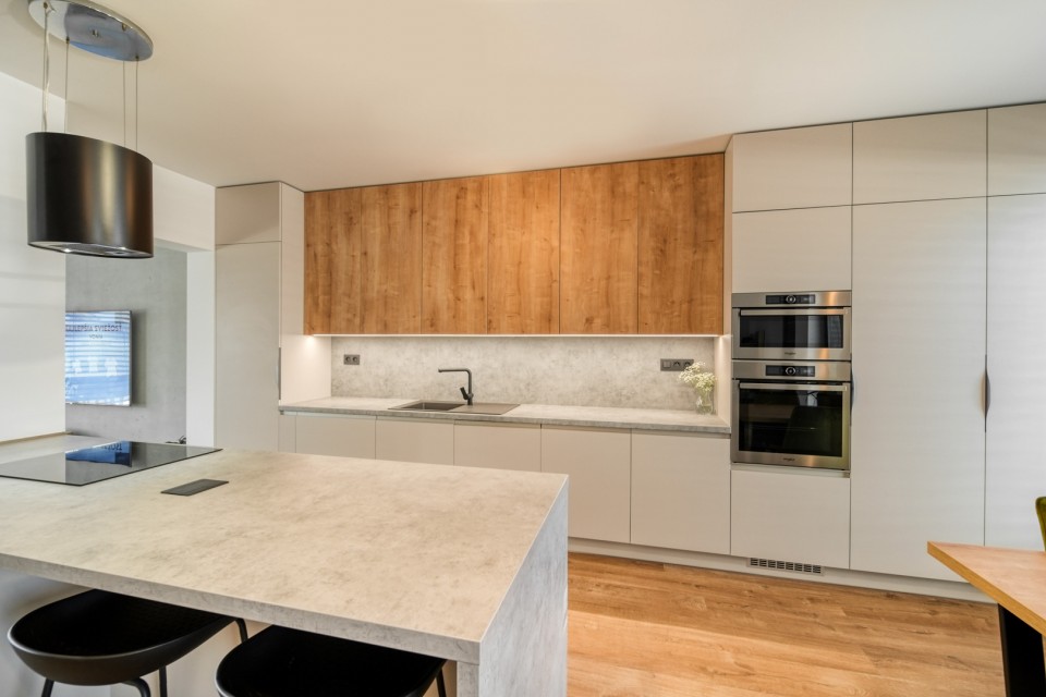 Kuchyňa v minimalistickom dizajne a čisté línie